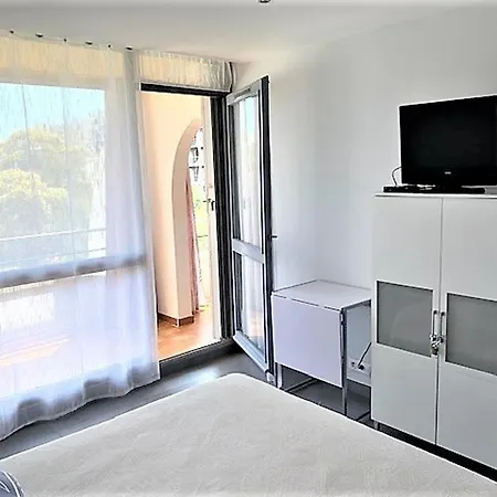Apartment Bel 1 A Avec Loggia Et Parking, Proche Et Centre - Fr-1-790-25 *